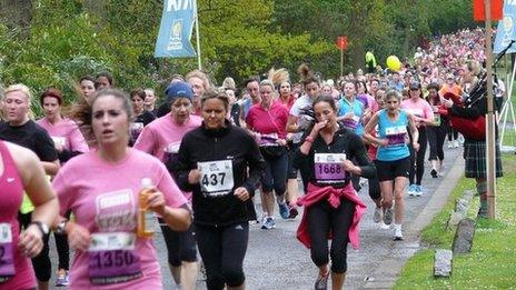 Runners in the Women's 10K. Photo by Eddie Gallagher.