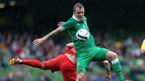 Glen Whelan and Mevlut Erdinc contend for possession