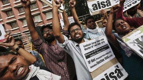 Students in New Delhi protest against police inaction over the killings of the girls (30 May 2014)