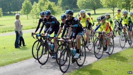 Chris Froome and team in Yorkshire