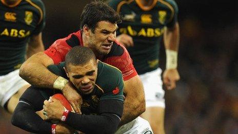 Mike Phillips tackles Bryan Habana