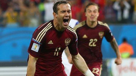 Alexander Kerzhakov scores for Russia