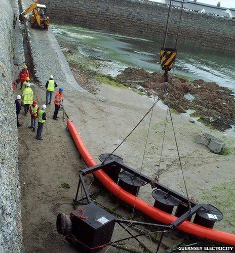 Guernsey undersea electricity cable arriving ashore in 2000