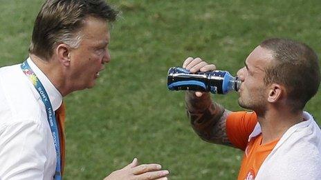 Louis van Gaal and Wesley Sneijder of Netherlands