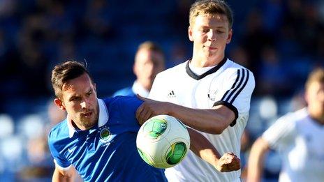 Linfield's Andrew Waterworth with B36 Torshavn's Hordur Askham