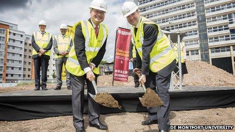 The Sunwah Group's Dr Jonathan Choi and vice chancellor of De Montfort University Professor Dominic Shellard