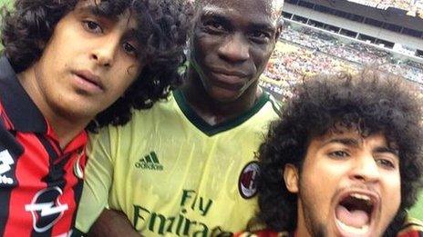 Mario Balotelli poses with two AC Milan fans in Pittsburgh