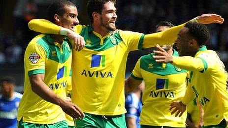 Lewis Grabban and Kyle Lafferty