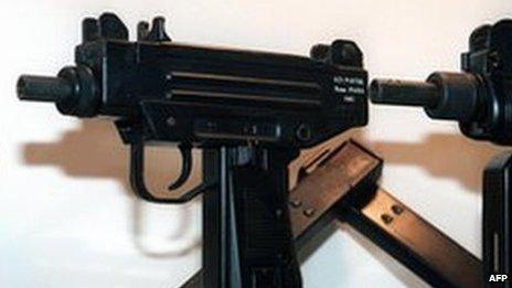 Uzi sub-machine gun (file photo)