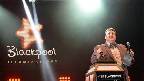 Peter Kay switches on the Illuminations