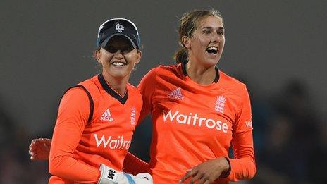 England's Sarah Taylor and Jeinny Gunn