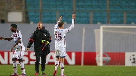 Thomas Muller salutes empty stand