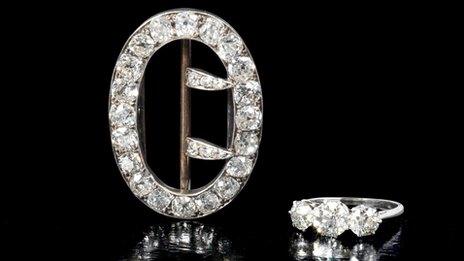 The diamond brooch and diamond