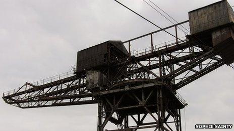 the only remaining pre- WWI hammerhead crane in England