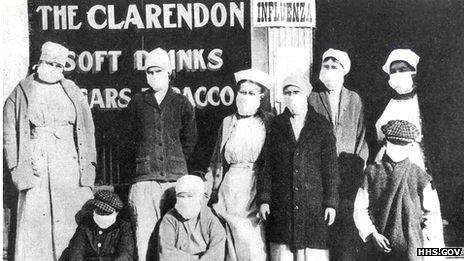 Shop staff in Chicago wearing face mask