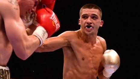 Lee Selby (Right) fighting Joel Brunker