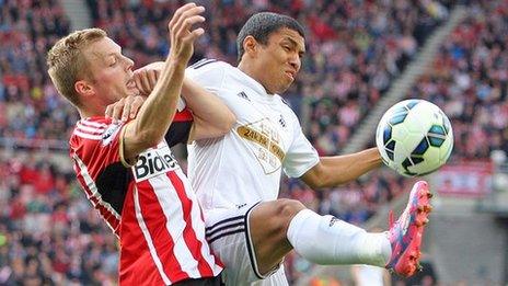 Jefferson Montero in action for Swansea against Sunderland