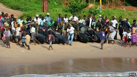 Royal Marines with Sierra Leoneans