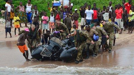 Royal Marines with Sierra Leoneans