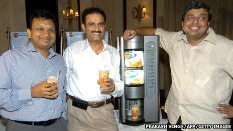 Joint Venture Partner and Managing Director, McDonald's (Western Region ) Amit Jatia (L), Joint Venture Partner and Managing Director McDonald's (North India ) Vikram Bakshi (C) and President and CEO of Coca Cola India Sanjiv Gupta in 2004