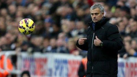 Chelsea manager Jose Mourinho (right)