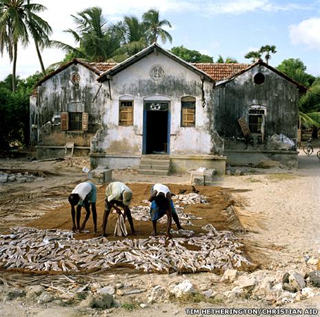 Tim Hetherington 2005 photo - India/Sri Lanka