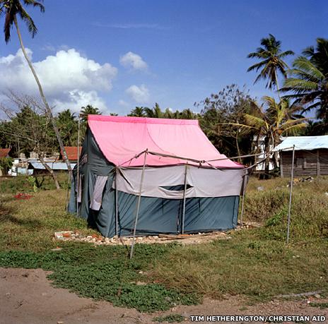 Tim Hetherington 2005 photo - India/Sri Lanka