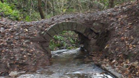 St Dyfnog's well