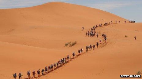 Marathon des sables runners snake across the sands in 2009