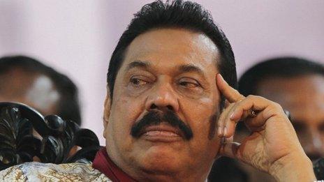 Mahinda Rajapaksa attends his final public rally for the presidential elections in Kesbewa, south-east of Colombo (05 January 2015)