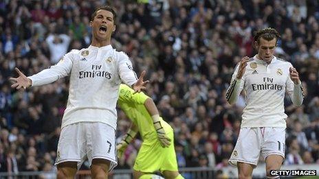 Real Madrid's Cristiano Ronaldo (L) and Gareth Bale