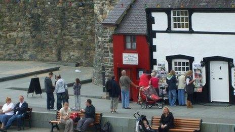 Britain's smallest house