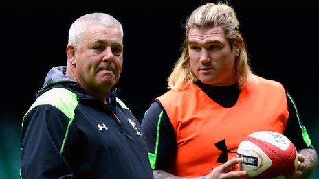 Wales coach Warren Gatland with hooker Richard Hibbard