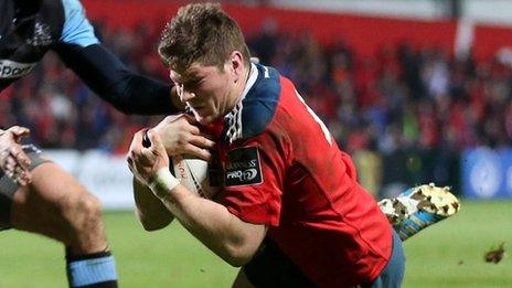 Jack O'Donoghue scores Munster's first try of the game