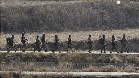 South Korean soldiers in the drill near the De-militarised Zone (2 March 2015)