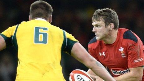 Dan Biggar takes on Australia in 2015