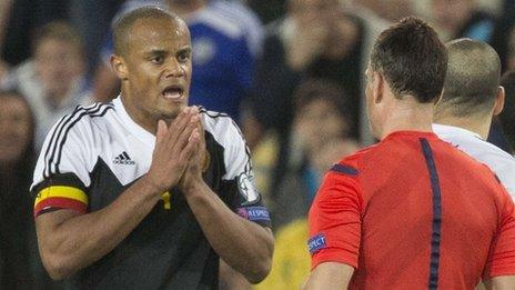 Vincent Kompany is sent off by Mark Clattenburg