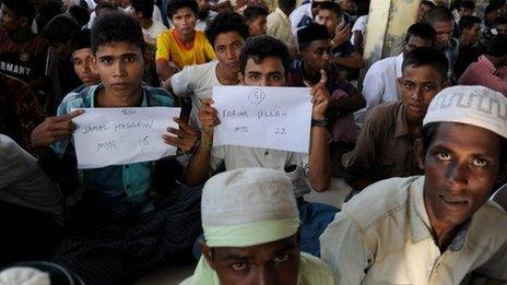 a group of mostly rescued Rohingyas prepare for a photographic identification at the fishing town of Kuala Cangkoi in Indonesia's Aceh province (13 May 2015)