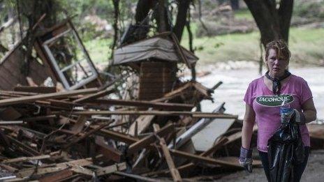 Flood damage in Wimberley, Texas (26 May 2015)