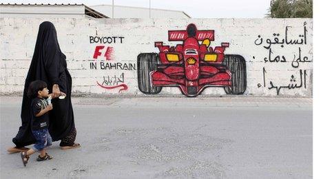 Bahrain mural and woman