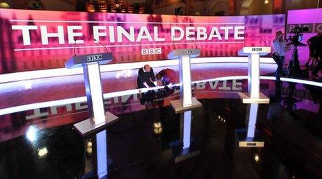 Set of final TV election debate