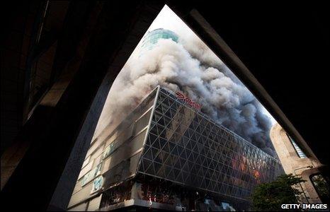 Smoke billows from Central World Plaza on 19 May 2010