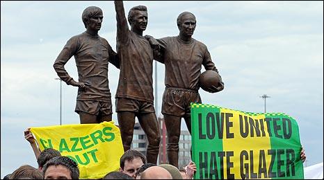 Man Utd fans protest against the Glazers outside Old Trafford