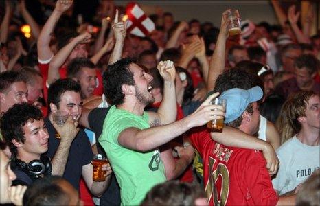 Fans watching at a pub in Cambridge