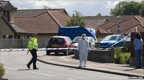 Elgin police probe scene [Pic: Newsline Scotland]
