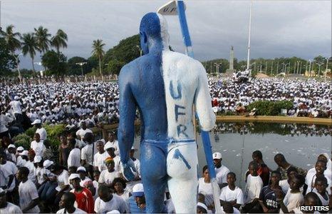 Supporters of Sidya Toure