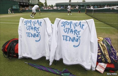 Tracks suit tops belonging to Aisam-ul-Haq Qureshi and Rohan Bopanna