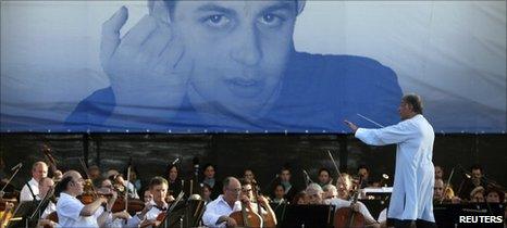 Maestro Zubin Mehta conducts the Israel Philharmonic Orchestra in Eshkol Park near the Gaza Strip, 5 July