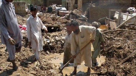 Man digs for lost possessions in Ziauddinabad village