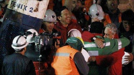 Luis Urzua is greeted at the surface by President Sebastian Pinera (13 October 2010)